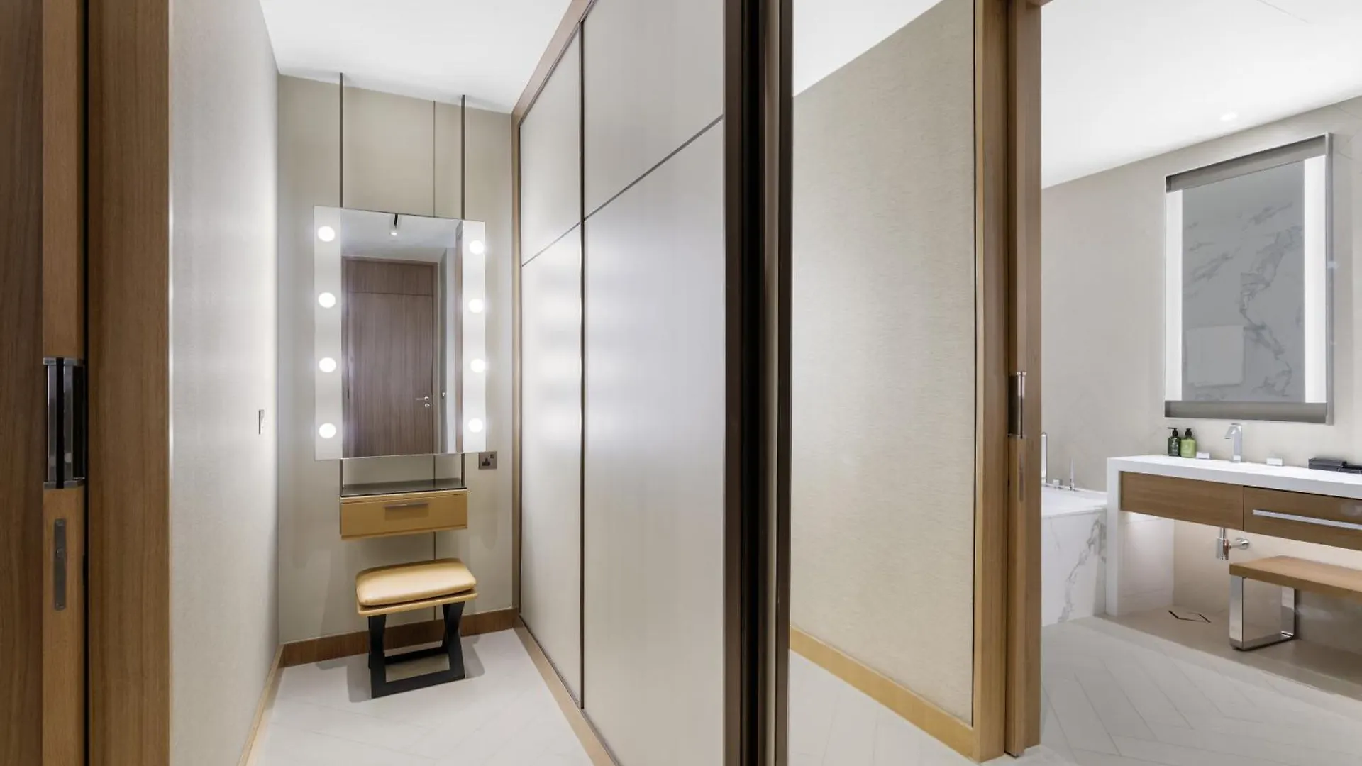 Vayk - Luxury 3 Bd Retreat At Address Residences Dubai Opera